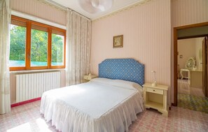 3 slaapkamers, een strijkplank/strijkijzer, wifi, beddengoed