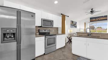 Frigorífic, microones, forn i placa de cuina