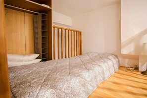 1 quarto, ferros/tábuas de passar roupa, acesso à internet