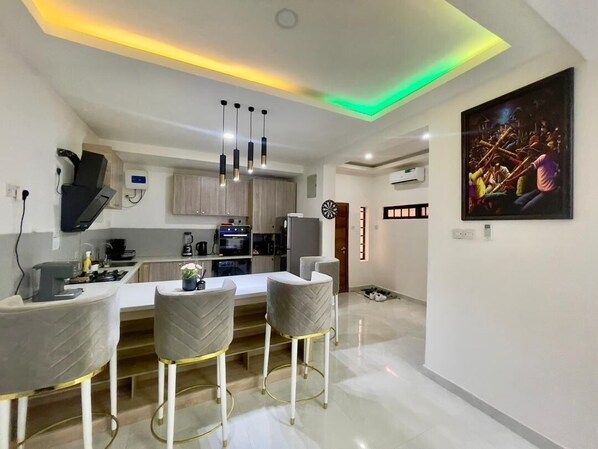 Luxury Duplex, Courtyard View | Living area