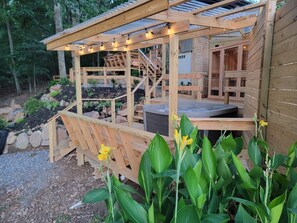 Outdoor spa tub
