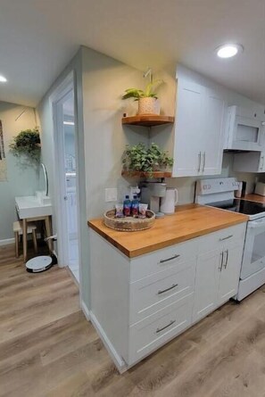 Fridge, microwave, stovetop, coffee/tea maker