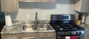 Charming 3-bedroom apartment in superb Chicago with WiFi