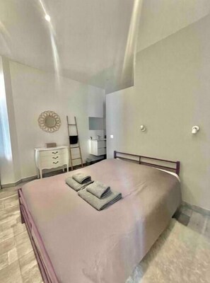 1 Schlafzimmer, Bügeleisen/Bügelbrett, kostenloses WLAN, Bettwäsche