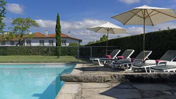 Piscina a l'aire lliure de temporada