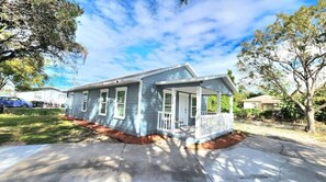 Exterior - Centrally home near downtown Orlando!
(Orlando)