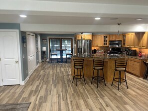 Fridge, microwave, oven, stovetop - Comfy lake home on the water mins from cp, sports force, downtown and the jet (Sandusky)