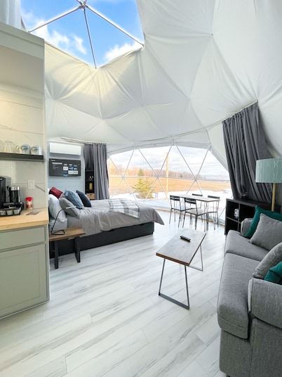 Cozy and luxurious Emerald Glamping Dome with panoramic views. Fully Accessible