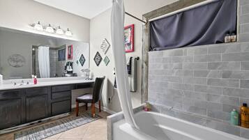 Bruser, hårtørrer, håndklæder, Sæbe