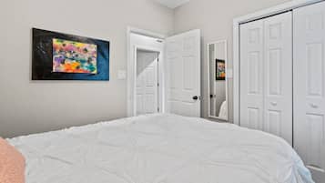 2 bedrooms, in-room safe, desk, iron/ironing board