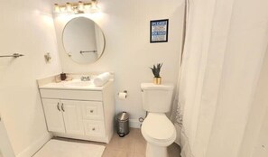 Doccia, asciugacapelli, asciugamani, sapone