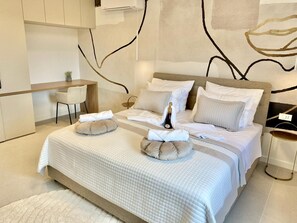2 bedrooms, iron/ironing board, WiFi, bed sheets - Luxurious and secluded Villa near Split- heated infinity pool with massage jets (Podstrana)