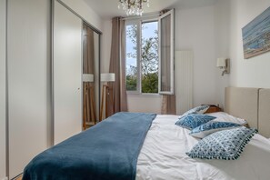 5 bedrooms, free WiFi - 800m from the beach - big house for 8 (Le Pouliguen)