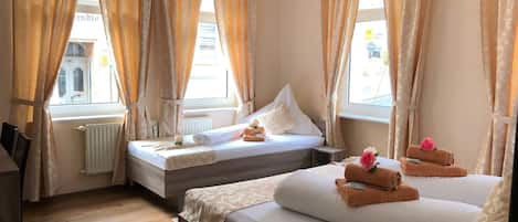 9 chambres, bureau, fer et planche Ă repasser, accĂšs au Wi-Fi (inclus)