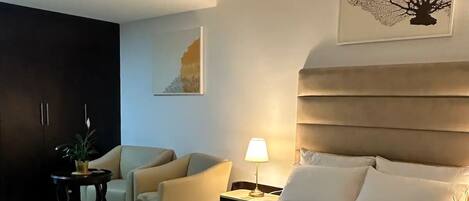 1 chambre, bureau, fer et planche à repasser, Wi-Fi