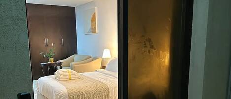 1 chambre, bureau, fer et planche à repasser, Wi-Fi