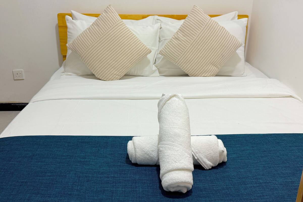 Club Suite, Non Smoking, Private Bathroom | Premium bedding, soundproofing, iron/ironing board, WiFi (free)