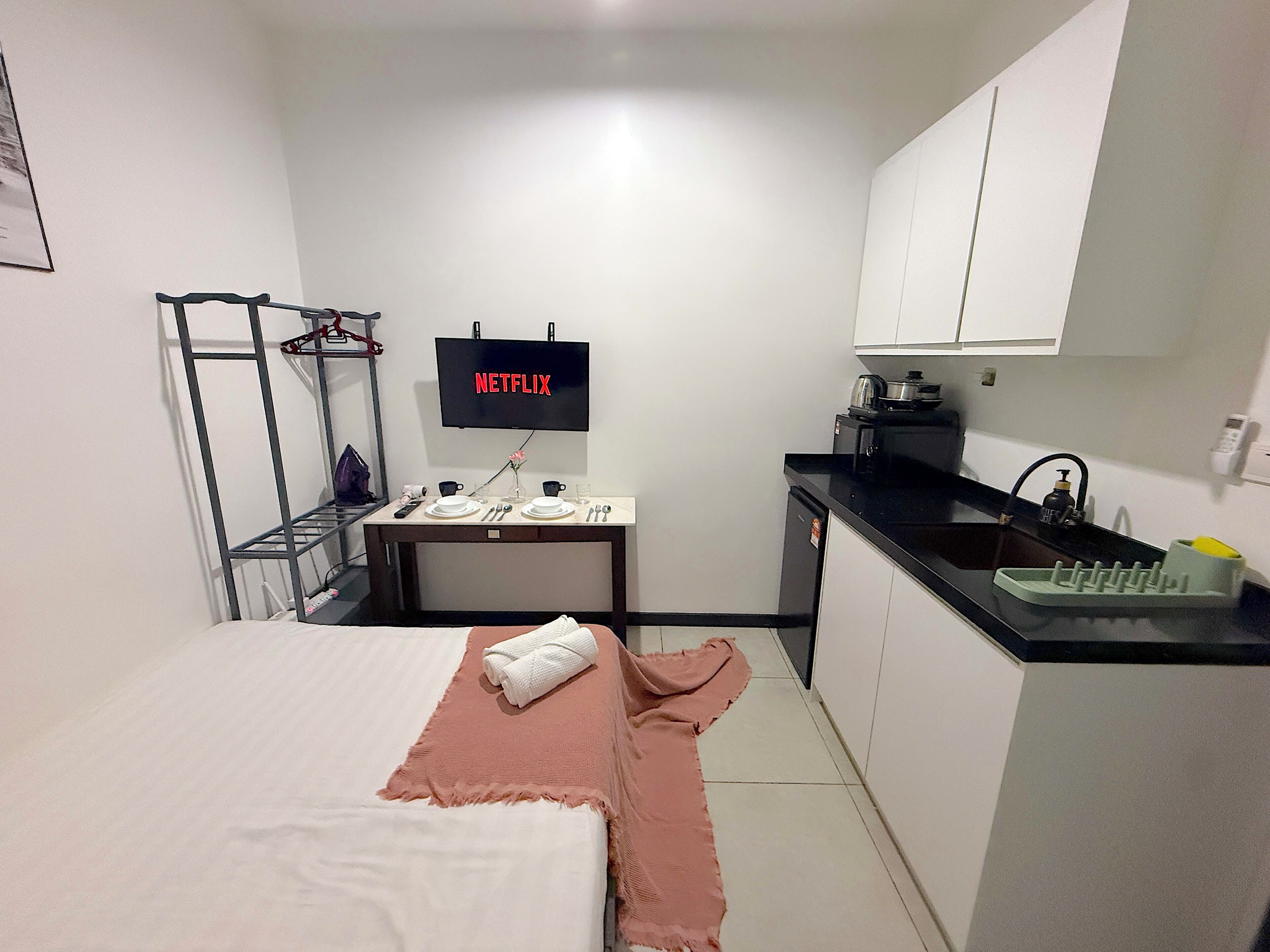 Junior Suite, 1 Queen Bed, Non Smoking, Kitchenette | Premium bedding, individually decorated, individually furnished