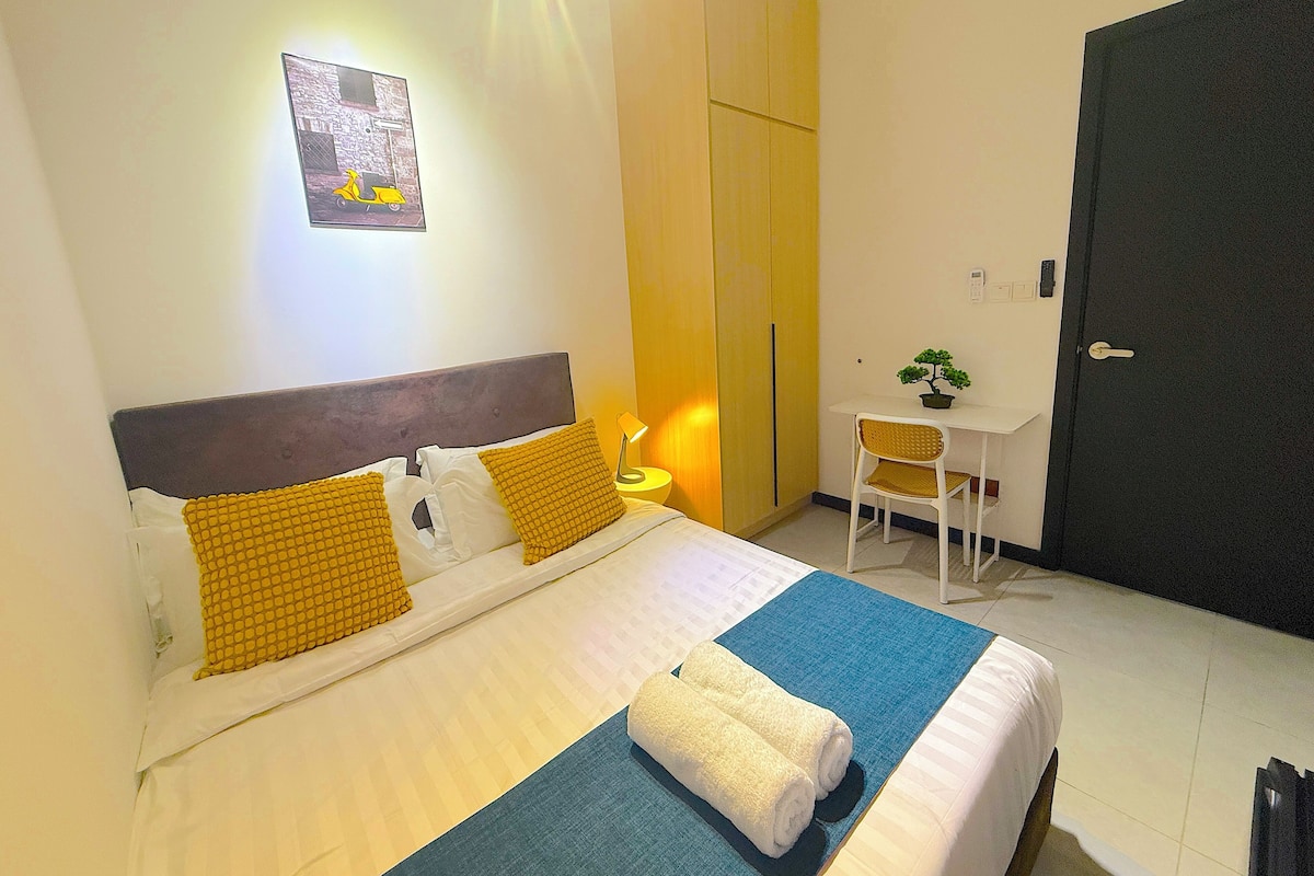 Junior suite, 1 slaapkamer, niet-roken, privébadkamer | 2 slaapkamers, luxe beddengoed, individueel gedecoreerd