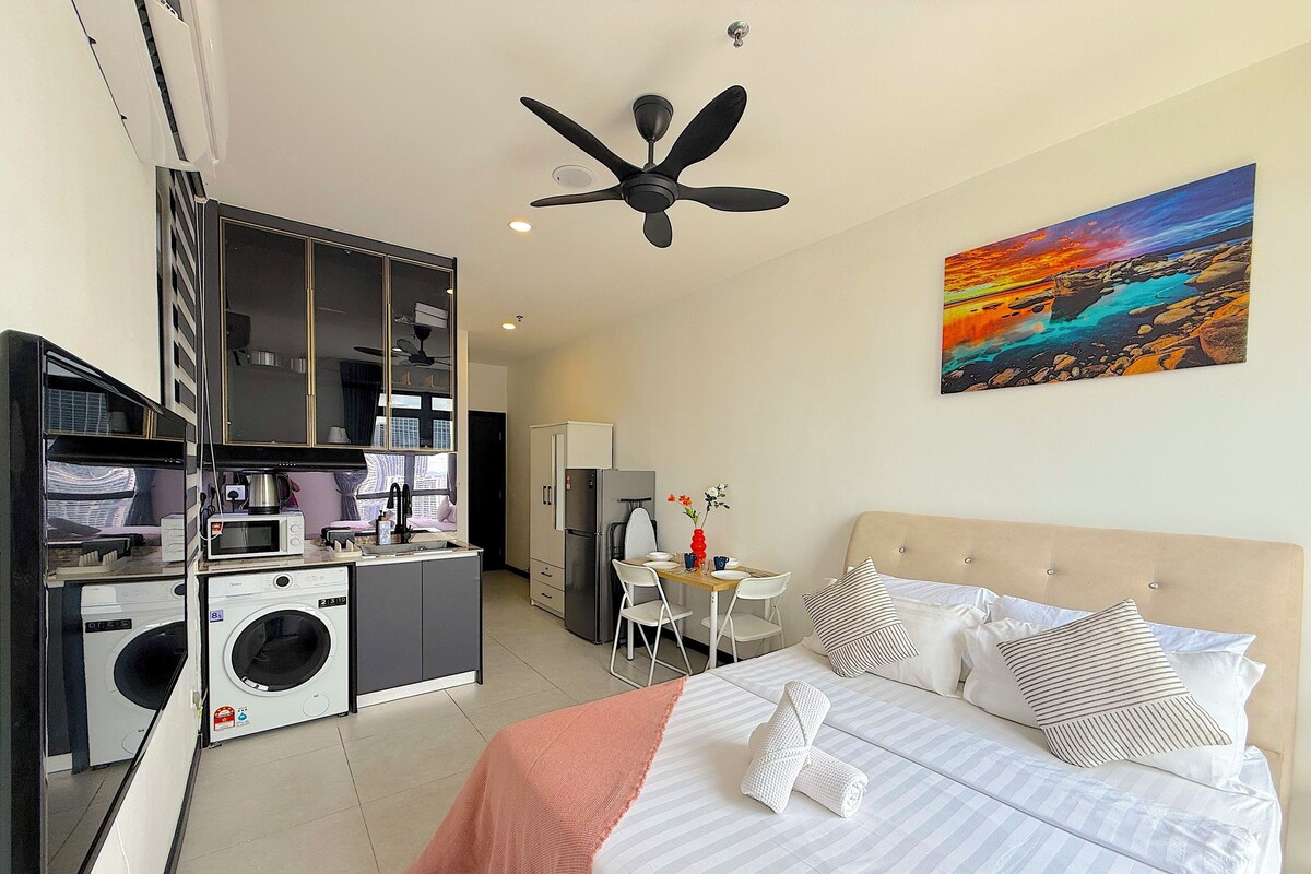 Exclusive Apartment, 1 Queen Bed, Non Smoking | Premium bedding, soundproofing, iron/ironing board, free WiFi