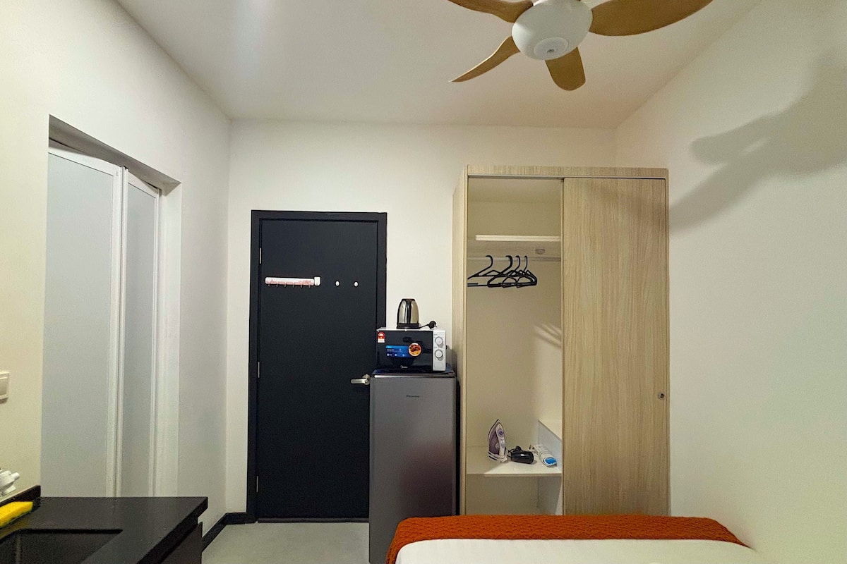 Economy Suite, 1 Queen Bed, Non Smoking, Allergy Friendly | 2 bedrooms, premium bedding, individually decorated