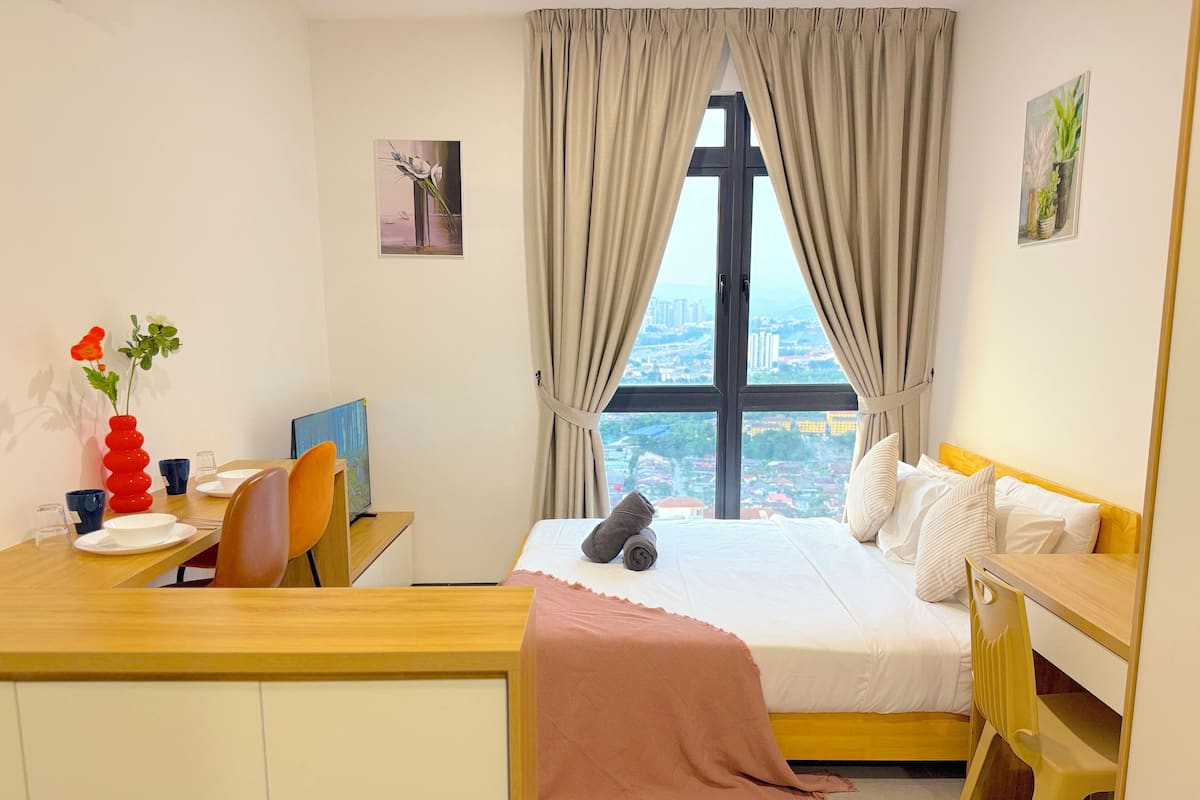Business Studio, Non Smoking, Refrigerator & Microwave