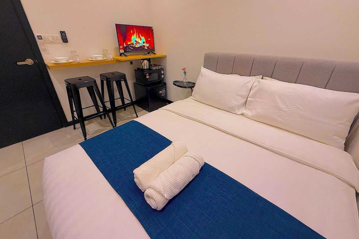 Suíte elite, 1 cama Queen, para não fumantes, banheiro privativo | 2 quartos, roupas de cama premium, individualmente decorados