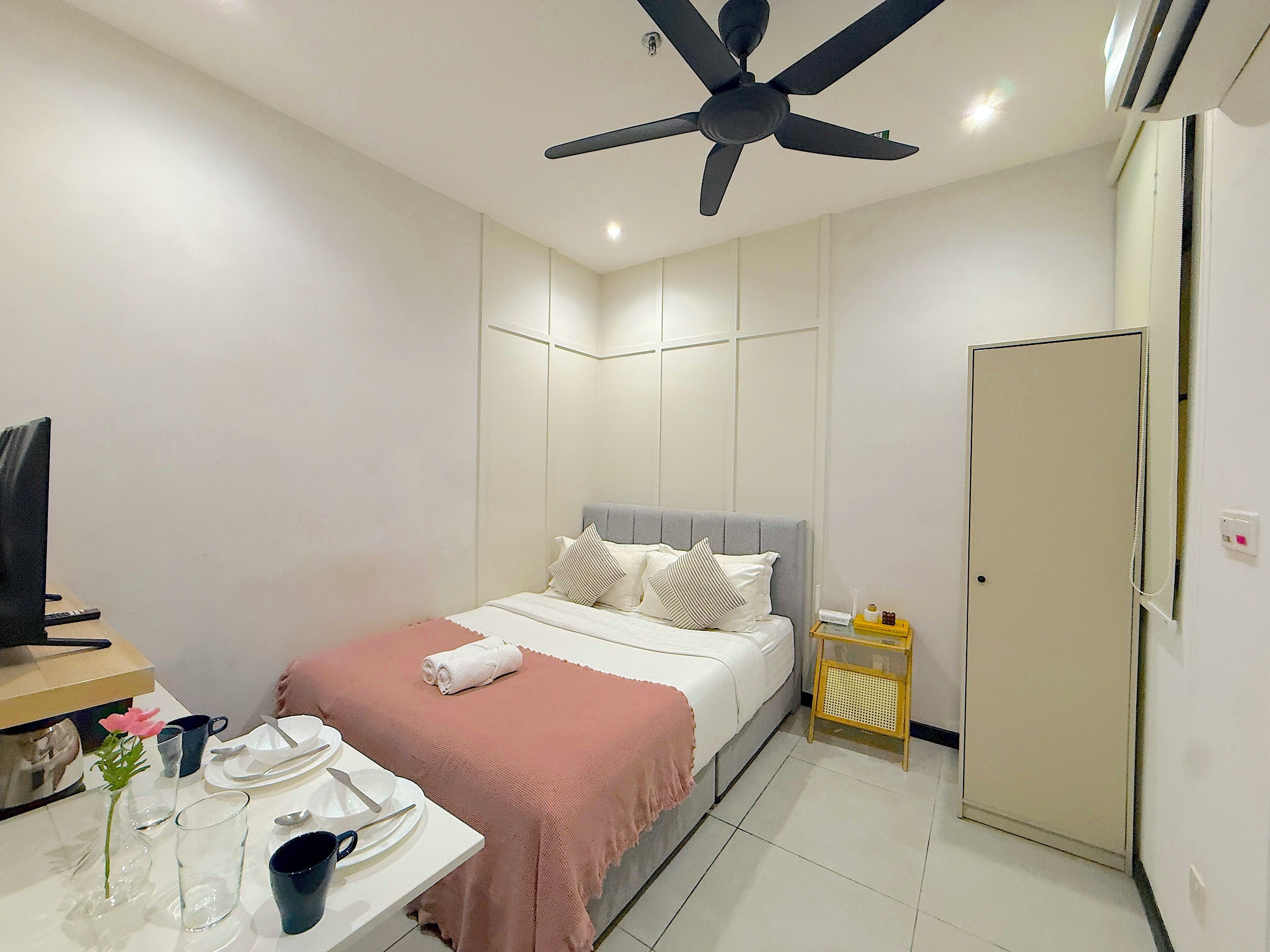 Deluxe Suite, 1 Bedroom, Non Smoking | Premium bedding, individually decorated, individually furnished
