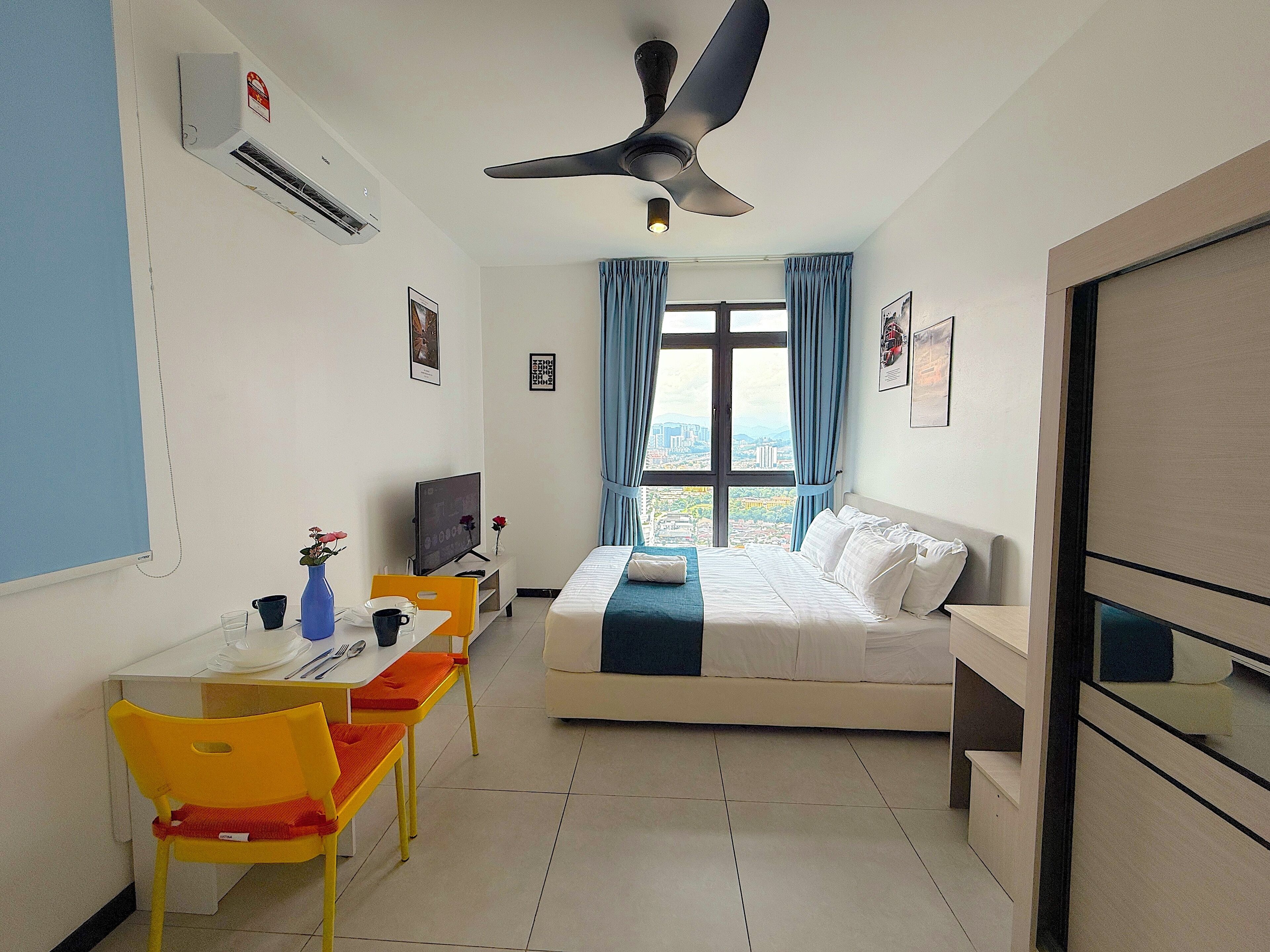 Leilighet – design, 1 soverom, ikke-røyk, eget bad | Oppholdsområde | En 42-tommers smart-TV med digitale kanaler