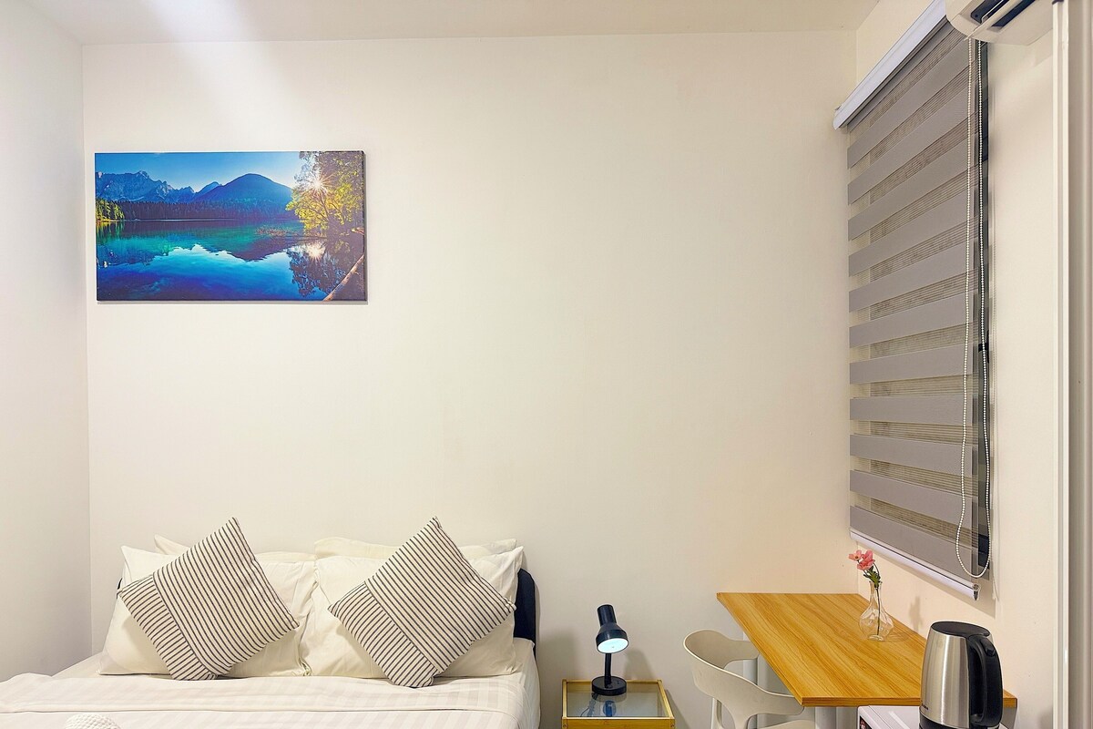 Premier Suite, Non Smoking, Private Bathroom | Premium bedding, soundproofing, iron/ironing board, free WiFi