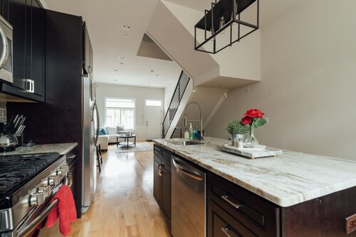 Roof Deck Oasis Top Rated Airbnb near PENN & CHOP