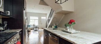 Roof Deck Oasis Top Rated Airbnb near PENN & CHOP
