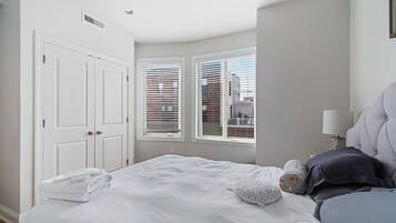 4 bedrooms, desk, iron/ironing board, travel crib