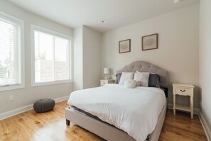 4 bedrooms, desk, iron/ironing board, travel crib