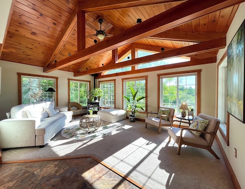 Berkshires sanctuary with outdoor living area & firepit. 8minutes to Tanglewood!