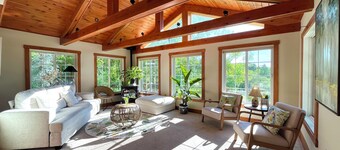 Berkshires sanctuary with outdoor living area & firepit. 8minutes to Tanglewood!