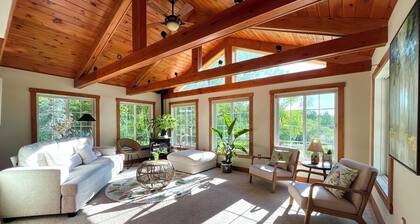 Berkshires sanctuary with outdoor living area & firepit. 8minutes to Tanglewood!
