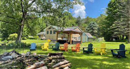 Berkshires sanctuary with outdoor living area & firepit. 8minutes to Tanglewood!
