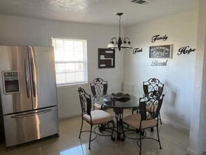 Dining - “Cozy Diamond on the Corner” (Port Arthur)