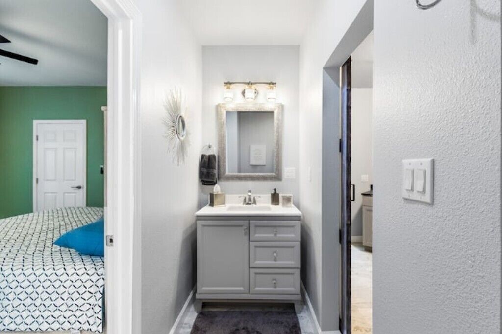 吹风机、毛巾、肥皂、洗发水