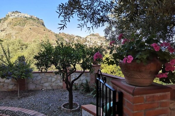 Property grounds - CHRIS Villa (Taormina)