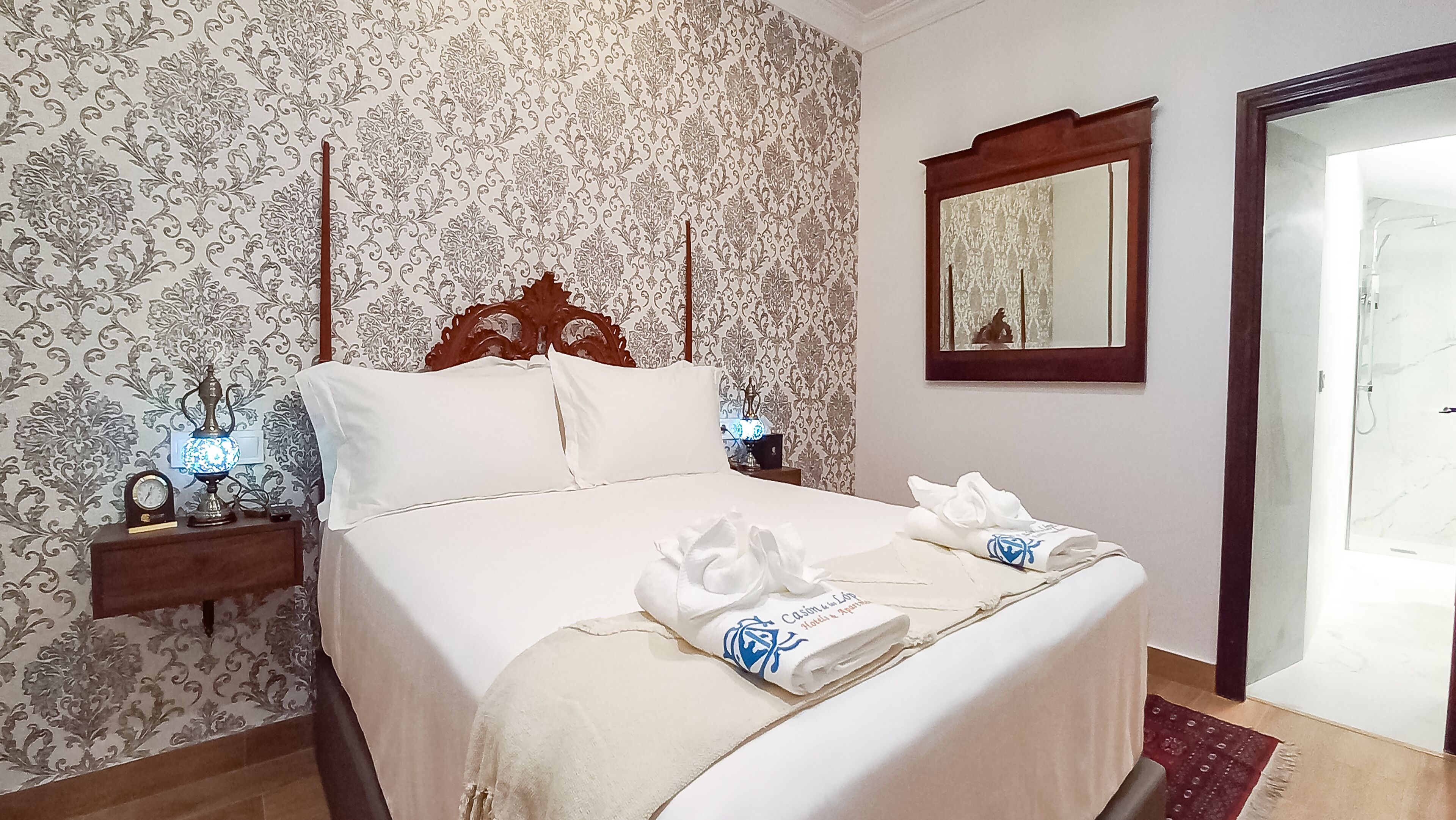 3 Schlafzimmer, Schreibtisch, Bügeleisen/Bügelbrett, Reisekinderbett