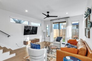 Living area - Chic Austin Getaway Brand New w/ Rooftop Patio! (Austin)