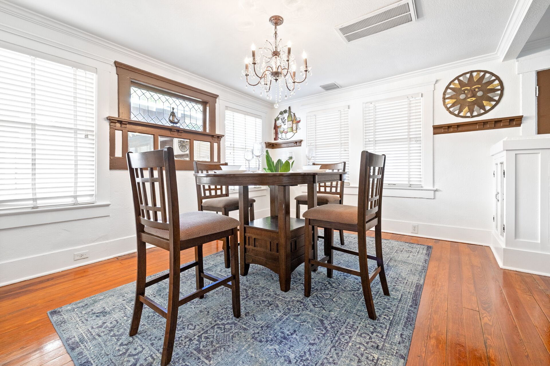 House, Multiple Beds, Fireplace, Garden View (Hyde Park Hide Away) | In-room dining