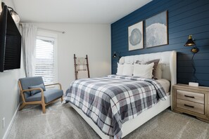 Condo, Multiple Beds, Balcony, Garden View (The Snuggly Otter) | 2 bedrooms, individually decorated, individually furnished, free WiFi - The Snuggly Otter (Bend)