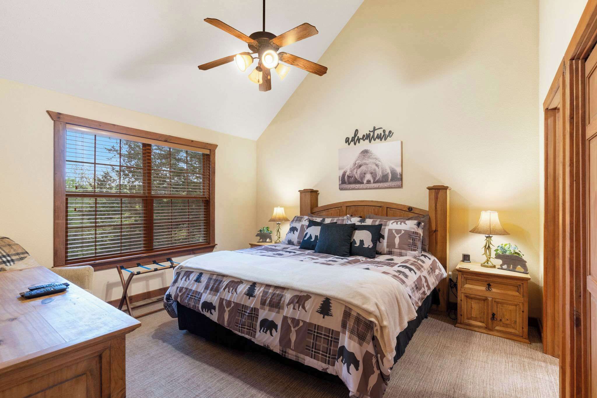 Cabin, Multiple Beds, Patio, Mountain View (Simon’s Treetop Cabin) | 2 bedrooms, individually decorated, individually furnished, bed sheets