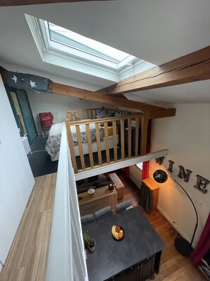 1 sovrum, skrivbord, strykjärn/strykbräda och wi-fi