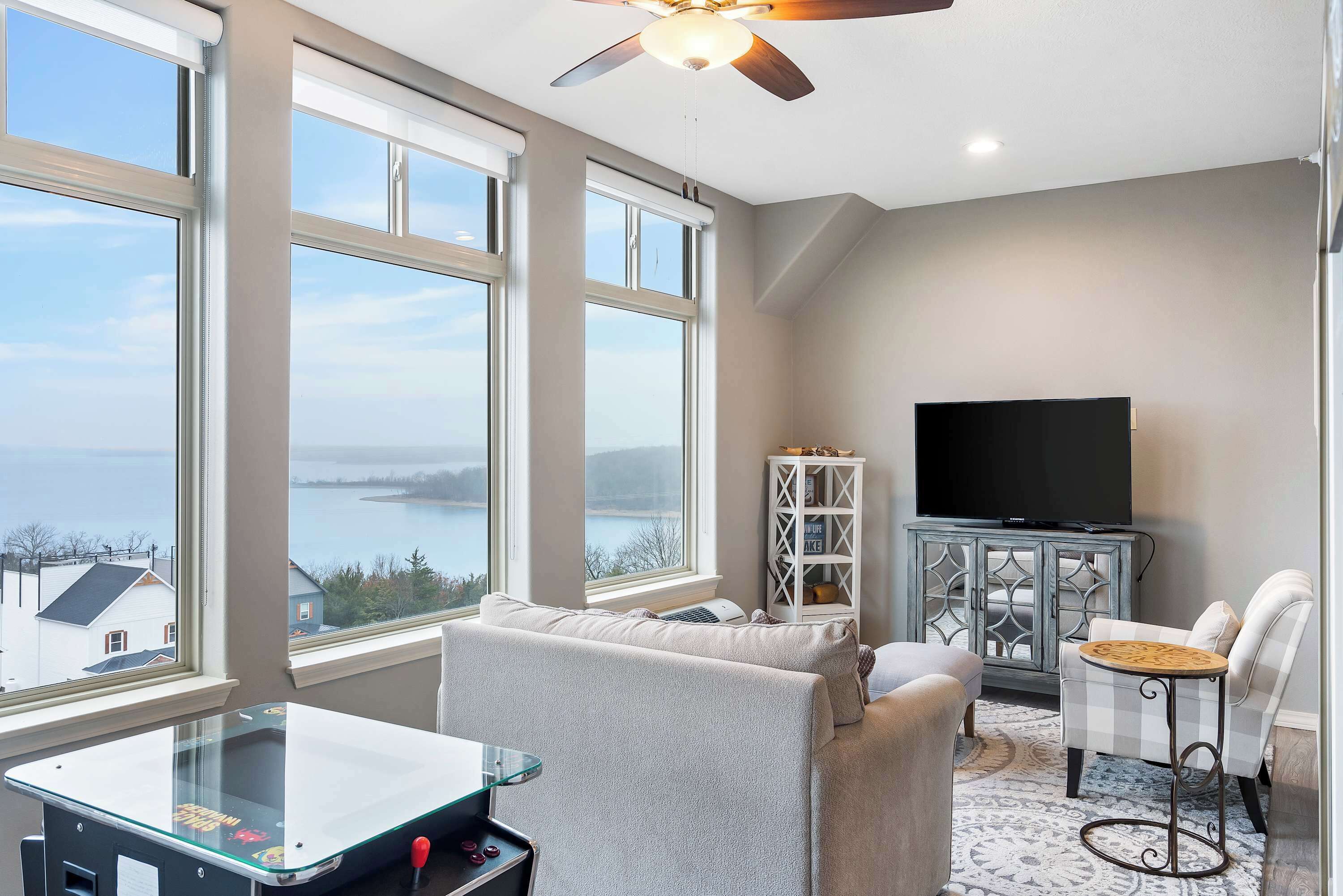 Condo, Multiple Beds, Balcony (Majestic Lakeview Destination) | Living area | 42-inch flat-screen TV with digital channels