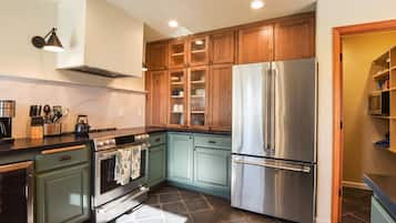 Rumah, Beberapa Tempat Tidur, patio | Dapur pribadi | Lemari es, microwave, oven, dan kompor