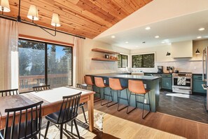 Casa, diversos llits, pati | Zona de menjador de l'habitació